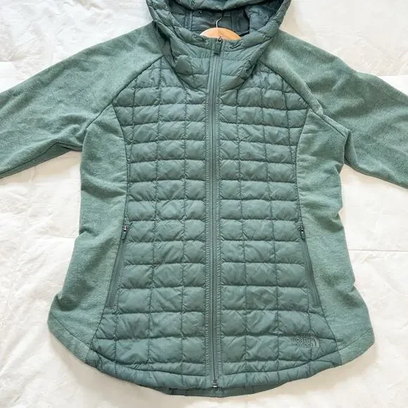 The North Face Women's Sage Green Puffer Jacket - Picture 2 of 6